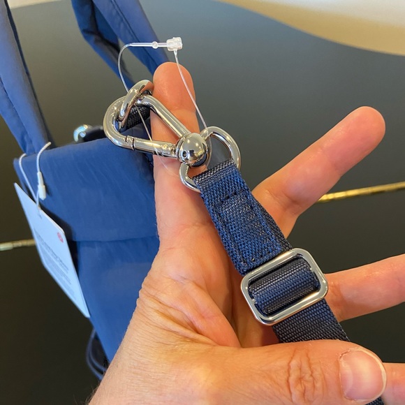 NWT Athletic Athleisure Minimalist Travel RARE Lululemon On My Level Bag *Micro - Picture 10 of 17